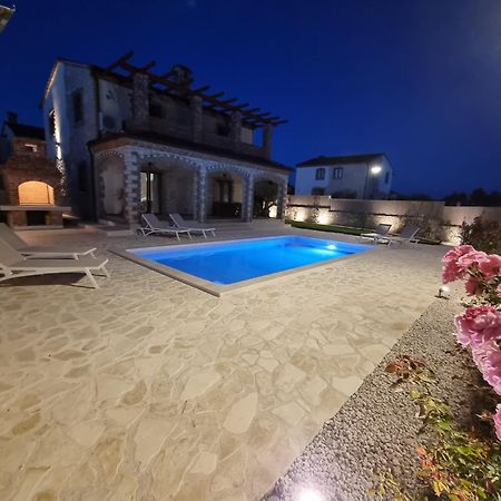 Villa Brioni With Pool By Rentistra Cabrunici Luaran gambar