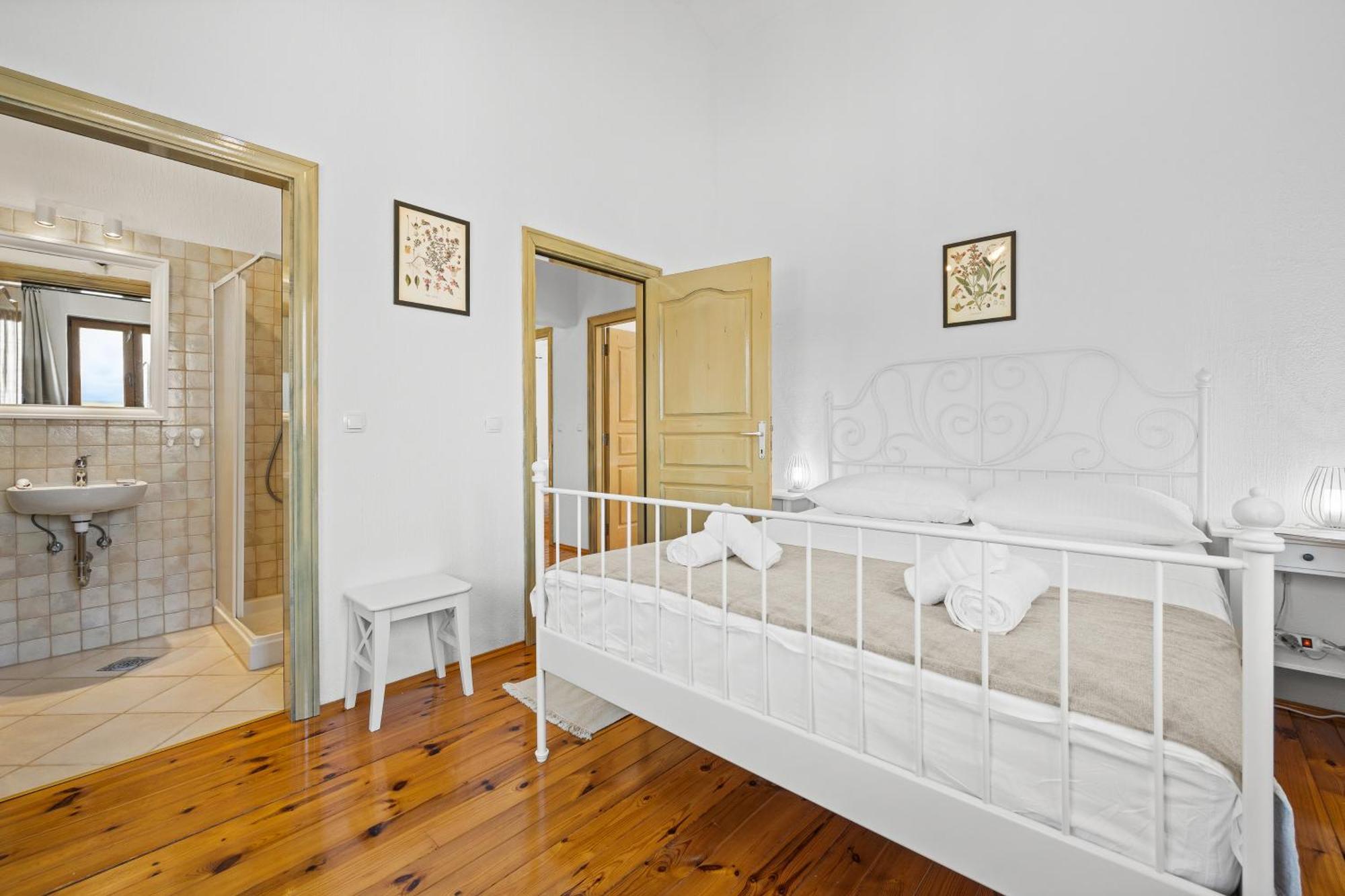 Villa Brioni With Pool By Rentistra Cabrunici Luaran gambar