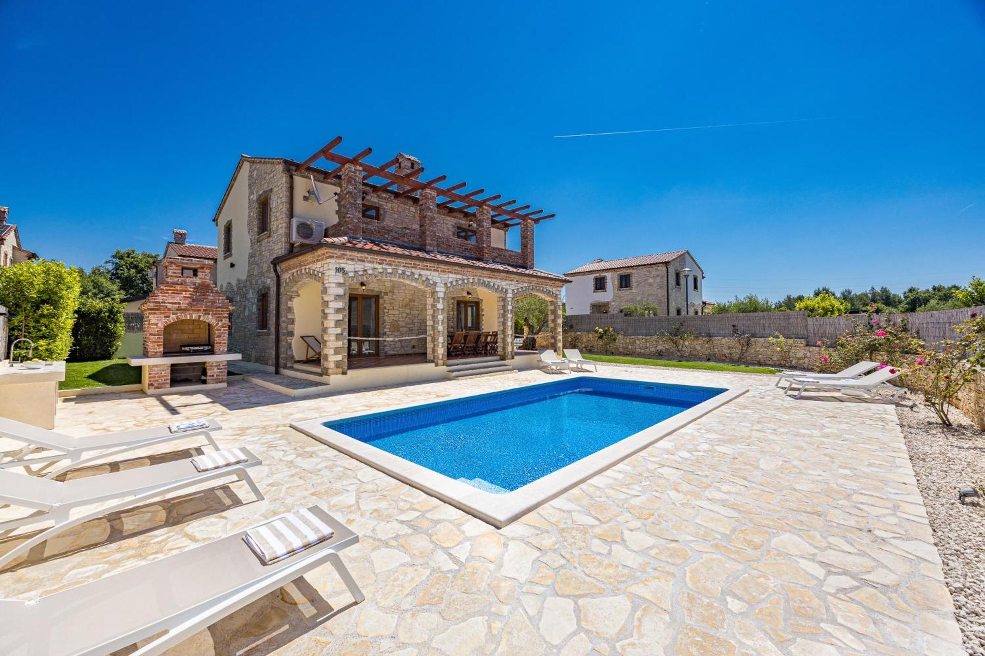 Villa Brioni With Pool By Rentistra Cabrunici Luaran gambar