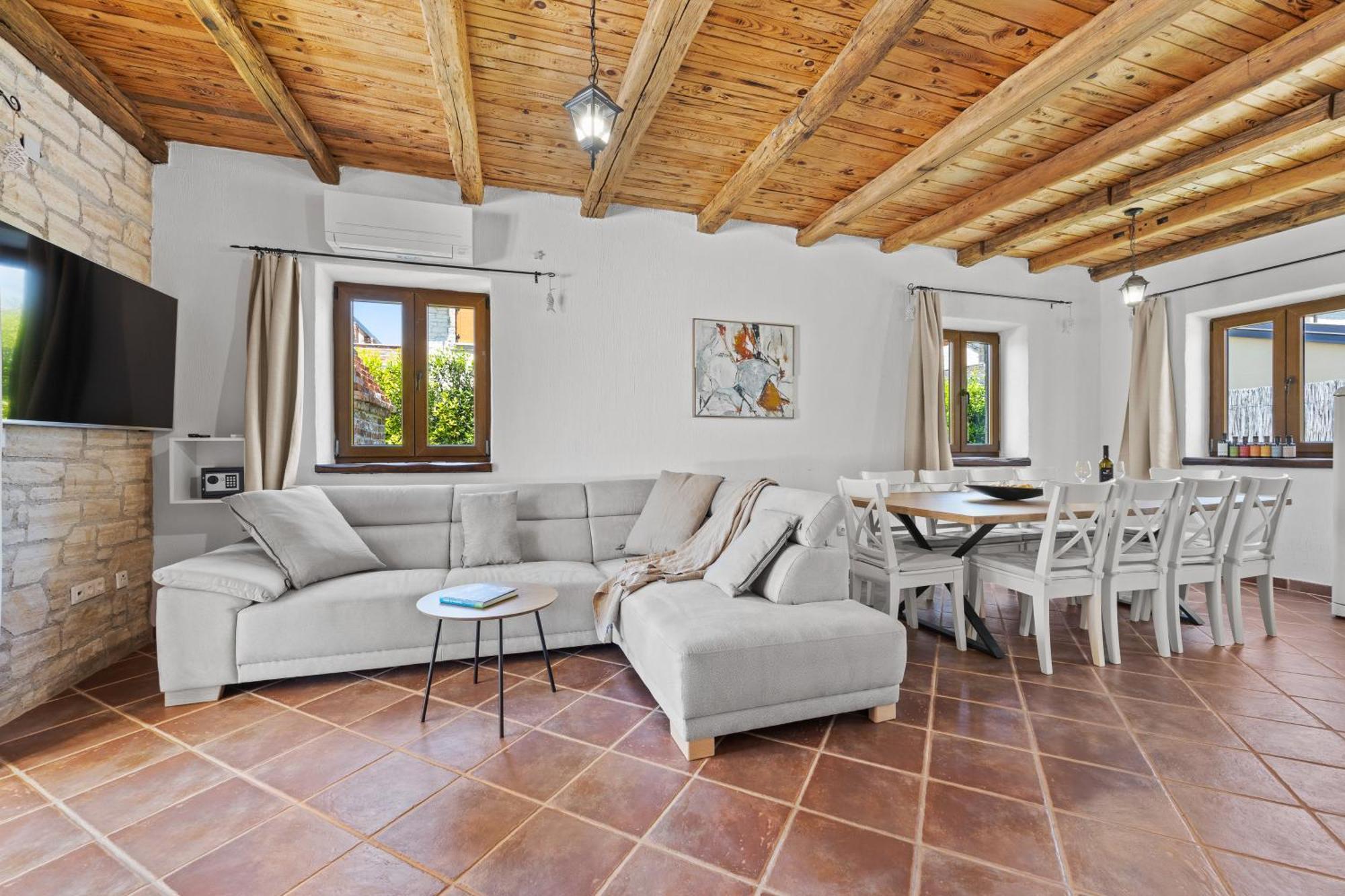 Villa Brioni With Pool By Rentistra Cabrunici Luaran gambar